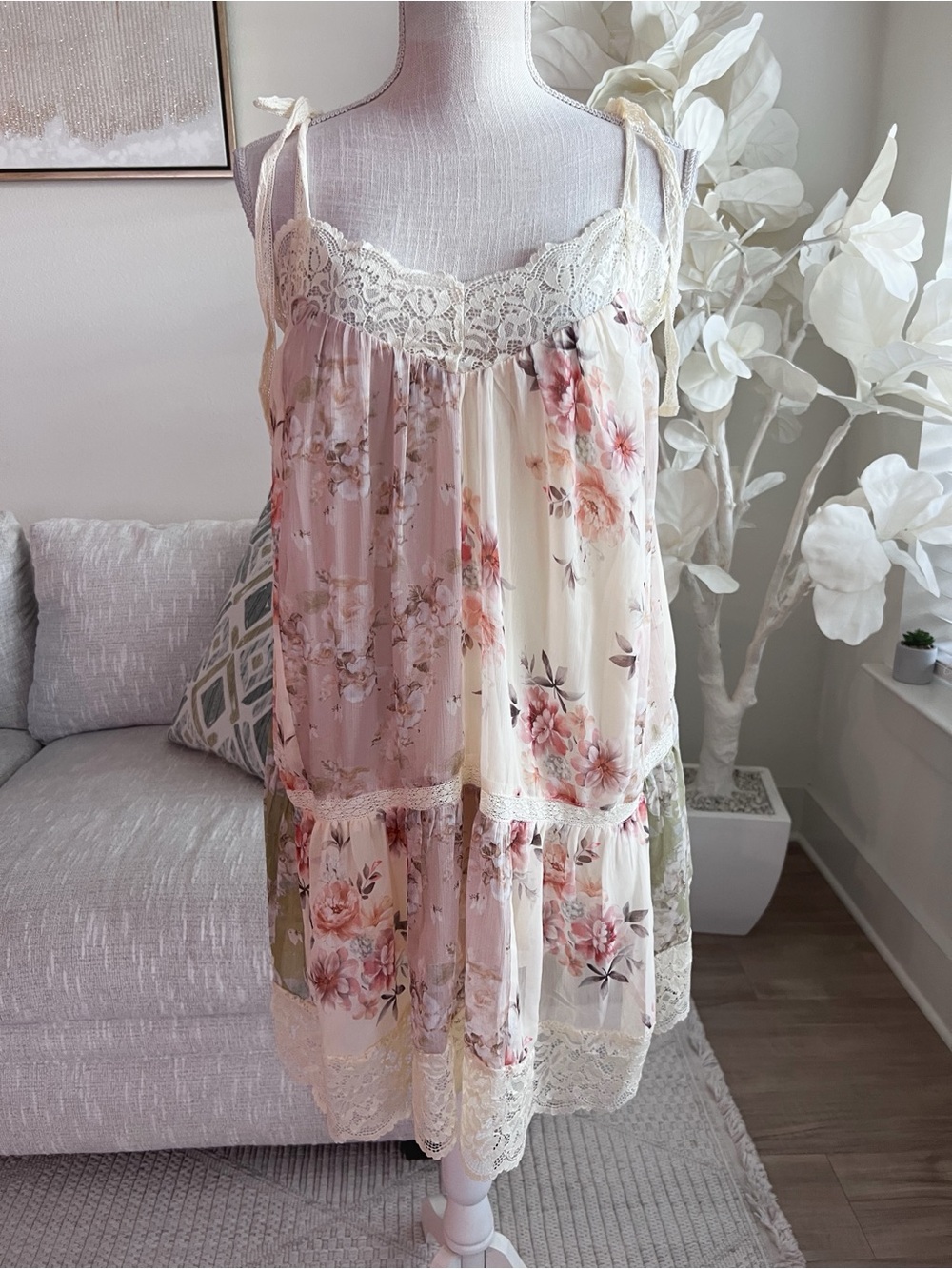 By Together Cream Floral Chiffon Lace-Trim Womans Mini Dress Size M - Picture 4 of 11